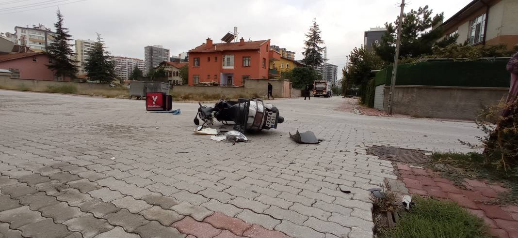 Konya’da otomobille çarpışan motokurye yaralandı 4